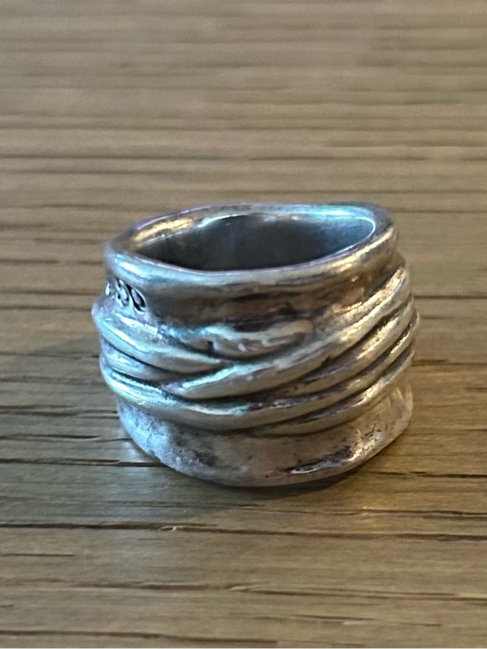 Uno de 50 Wide Band Statement Ring